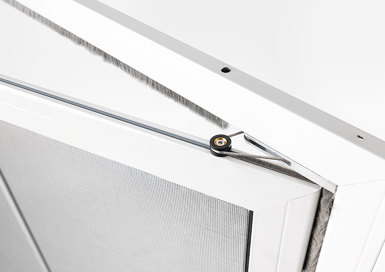 Drei verschiedene Insektenschutzrahmen im direkten Vergleich