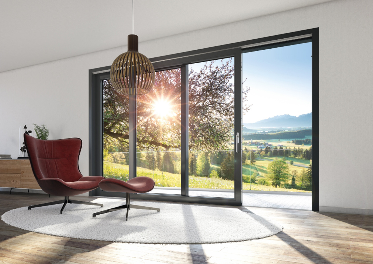 Hebe-Schiebetür mit Blick ins Grüne bei Sonnenuntergang