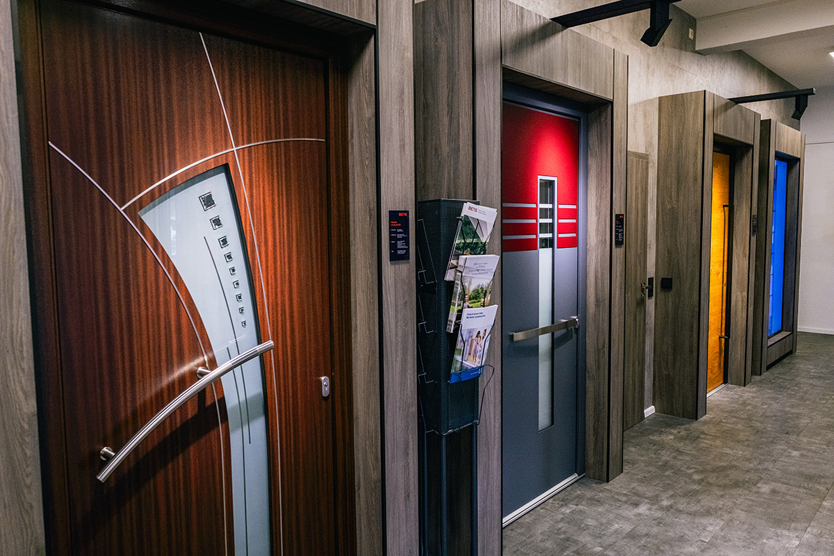 Hochwertige Haustüren mit ansprechendem Design in der Ausstellung